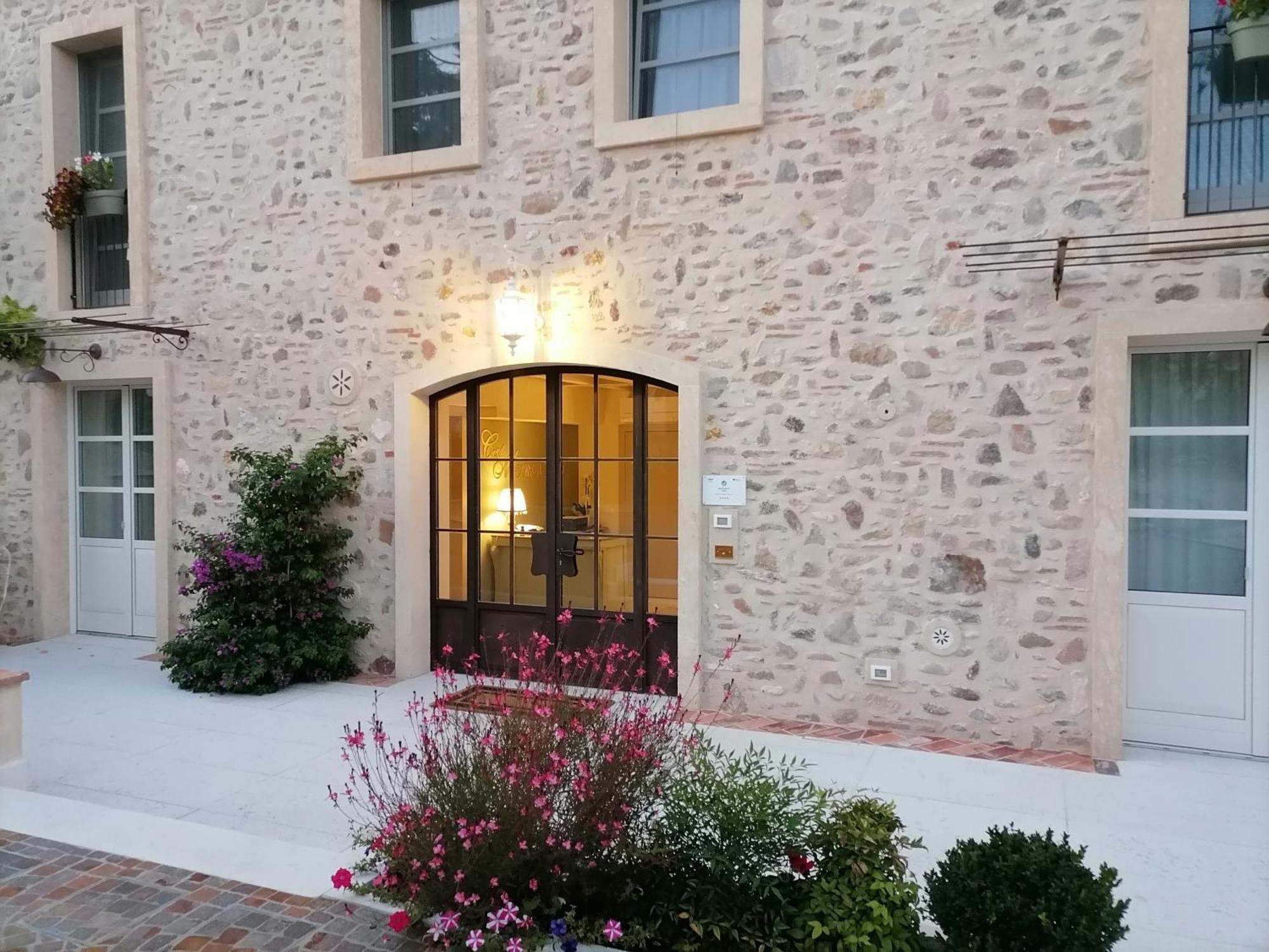 Relais Ca' Morenica Valeggio sul Mincio Luaran gambar