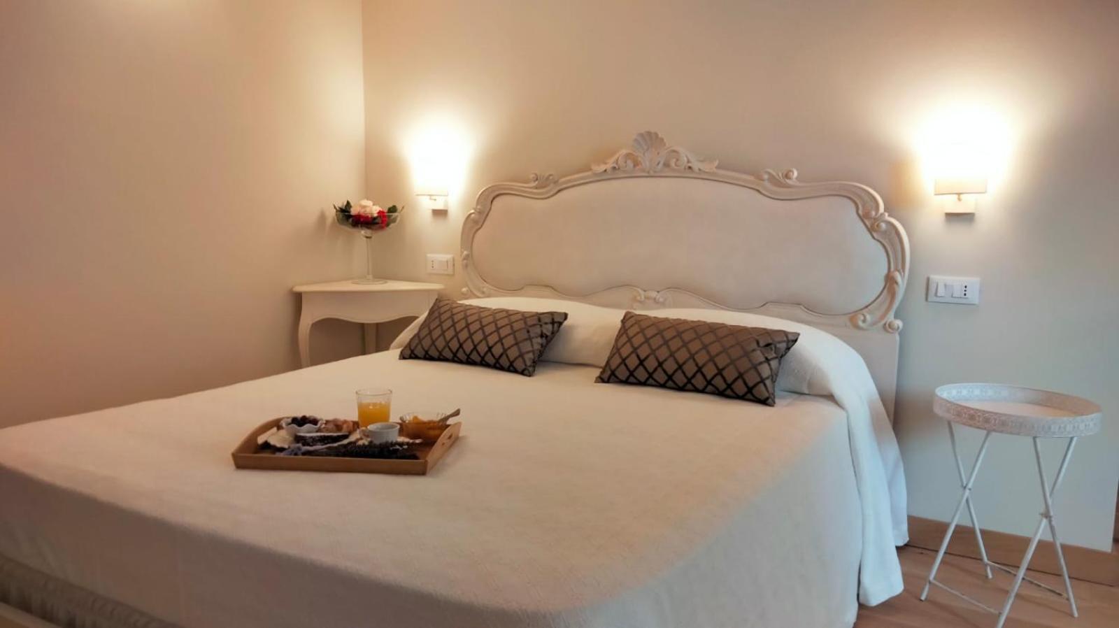 Relais Ca' Morenica Valeggio sul Mincio Luaran gambar