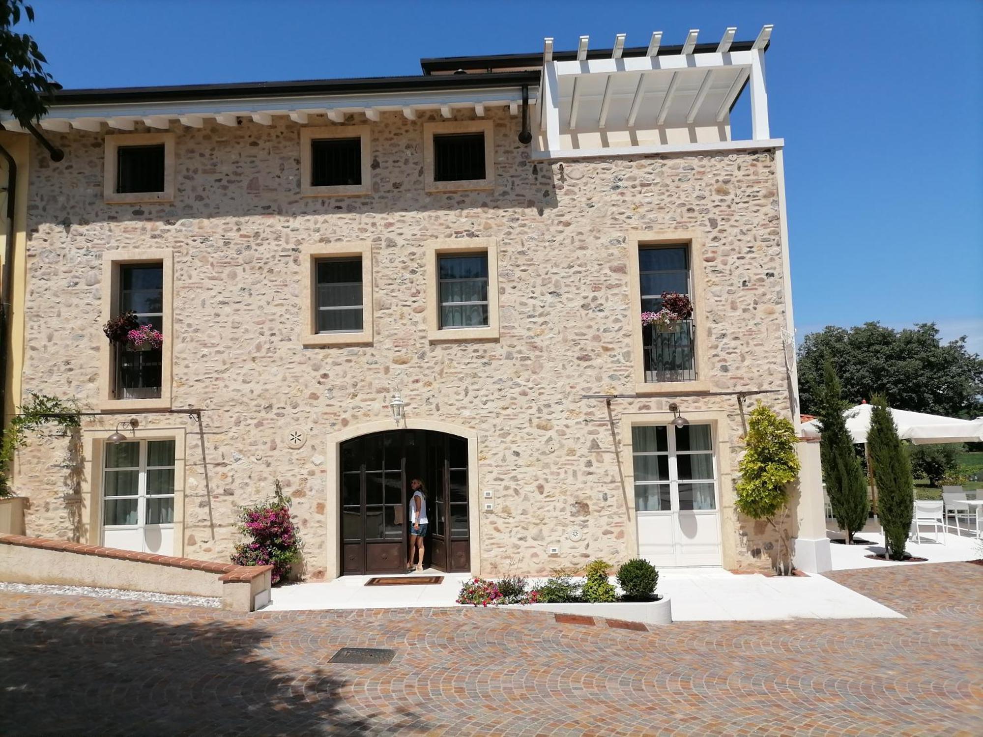 Relais Ca' Morenica Valeggio sul Mincio Luaran gambar