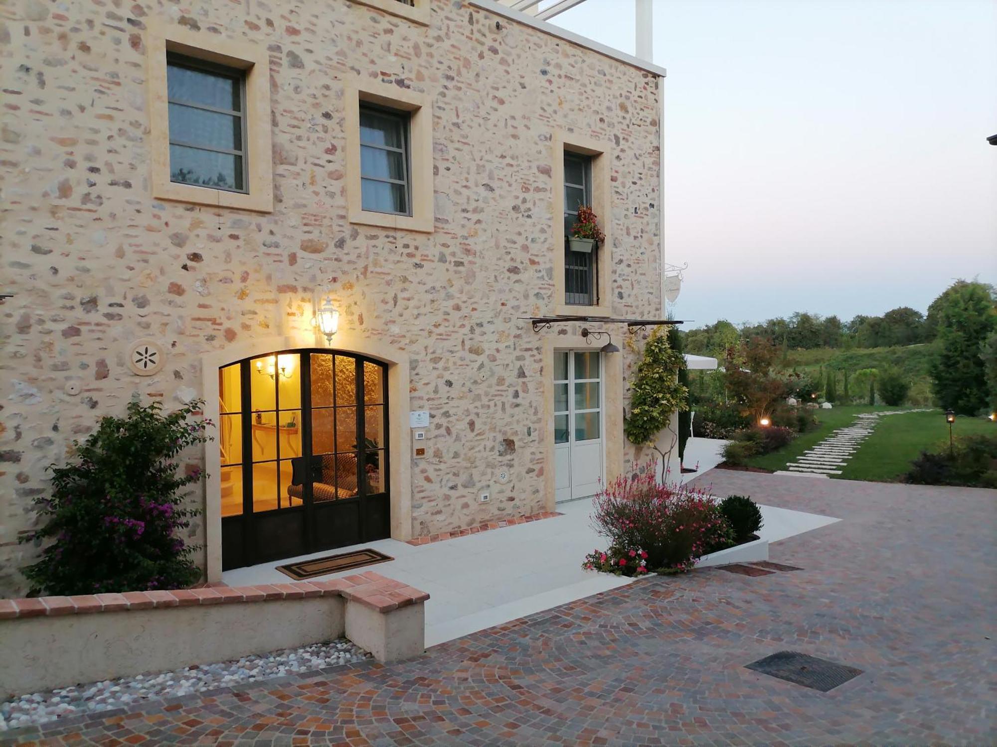 Relais Ca' Morenica Valeggio sul Mincio Luaran gambar