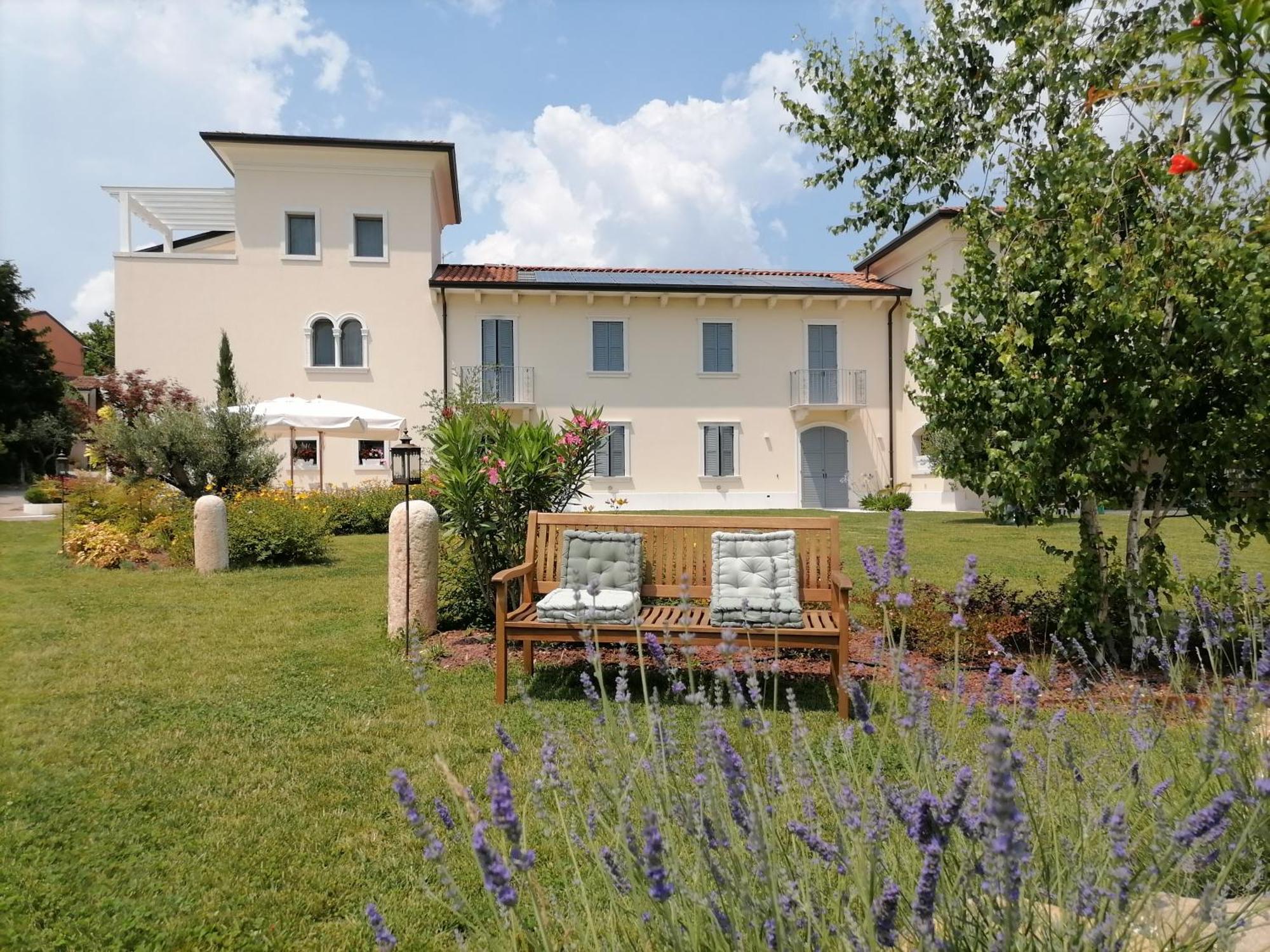 Relais Ca' Morenica Valeggio sul Mincio Luaran gambar
