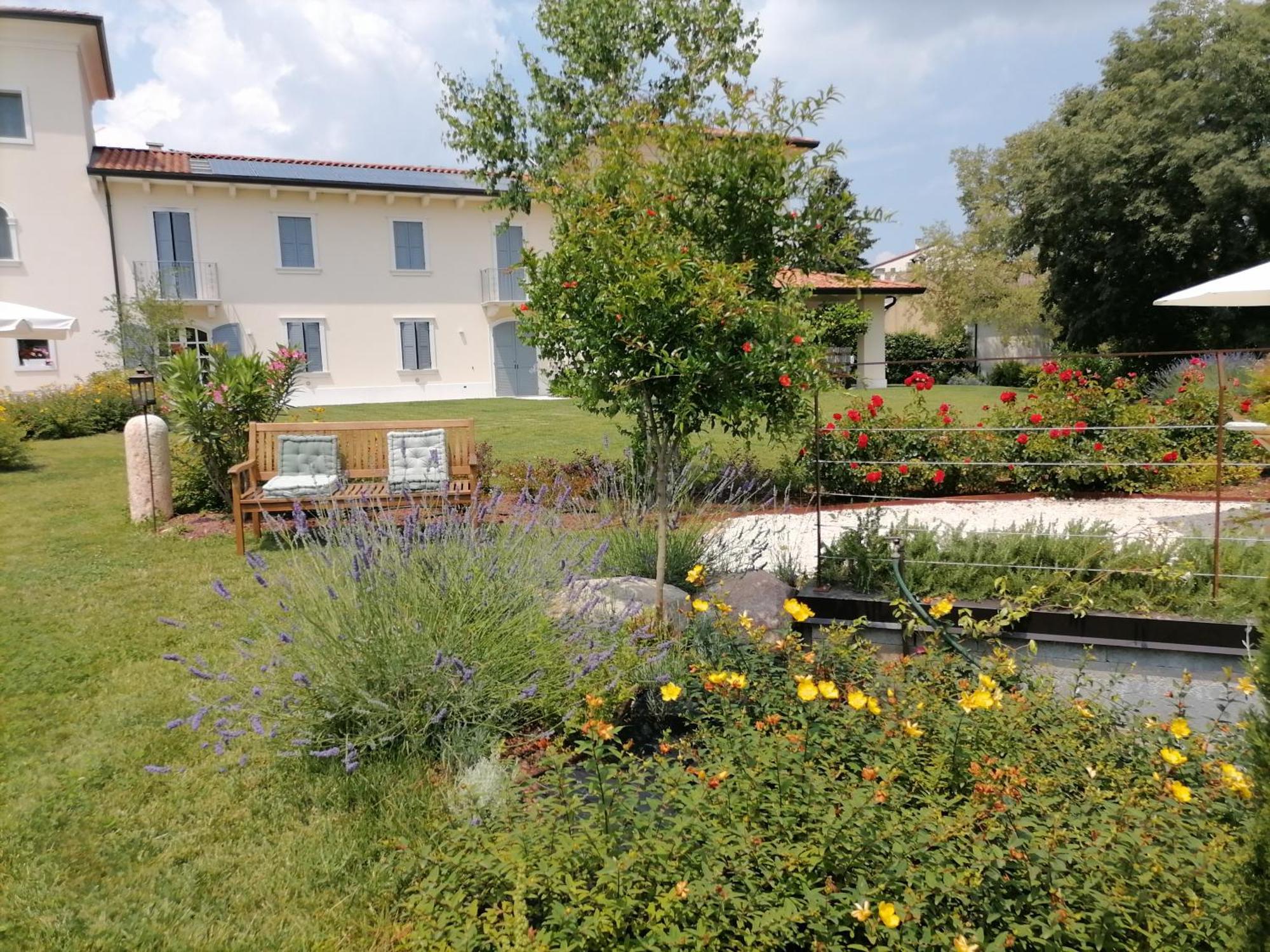 Relais Ca' Morenica Valeggio sul Mincio Luaran gambar
